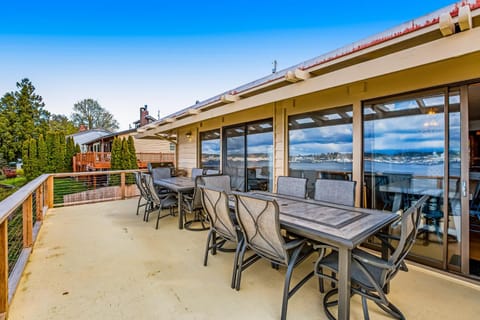 Puget Sound Sanctuary Partial Home House in Port Orchard