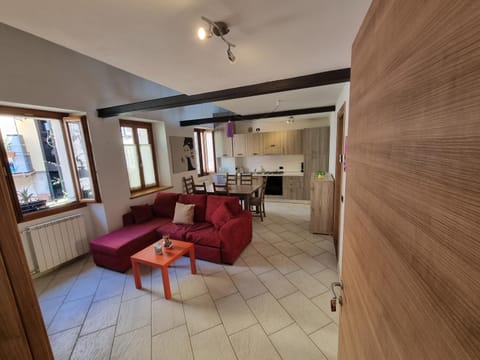 Kitchen or kitchenette, Living room, Seating area, Dining area, pet friendly, stove