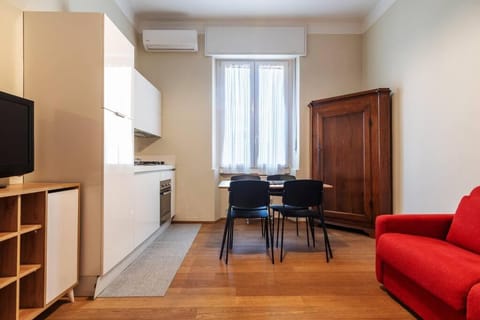 Kitchen or kitchenette, Living room, Seating area, Dining area, air conditioner