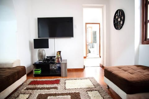 Communal lounge/ TV room, TV and multimedia, Living room, Seating area, Evening entertainment