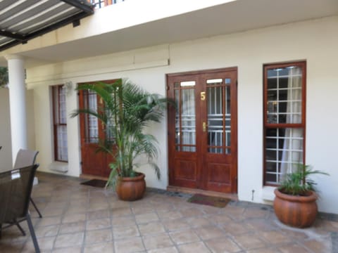 Property building, Facade/entrance, Day