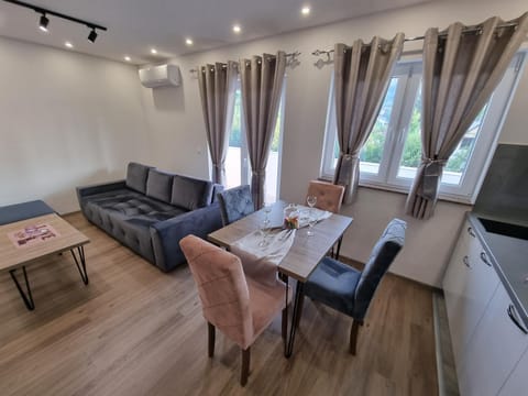 TV and multimedia, Living room, Seating area, Dining area