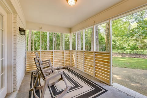 Northport Game Day Getaway 5 Mi to University! House in Northport