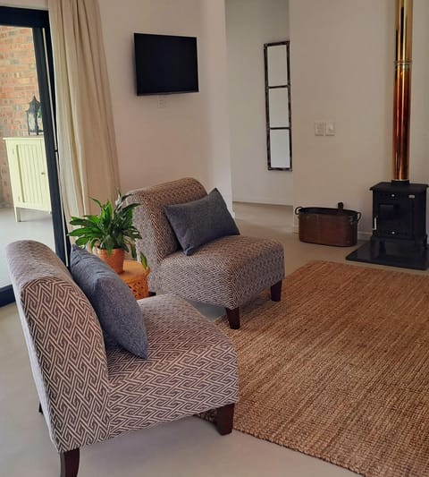 TV and multimedia, Living room, Seating area, flat iron