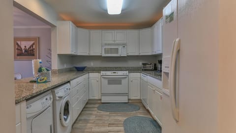 Aegean 210 - Updated 2 Bedroom 2 Bath at the Aegean House in Destin