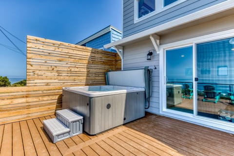 Oceanfront Retreat House in Lincoln City