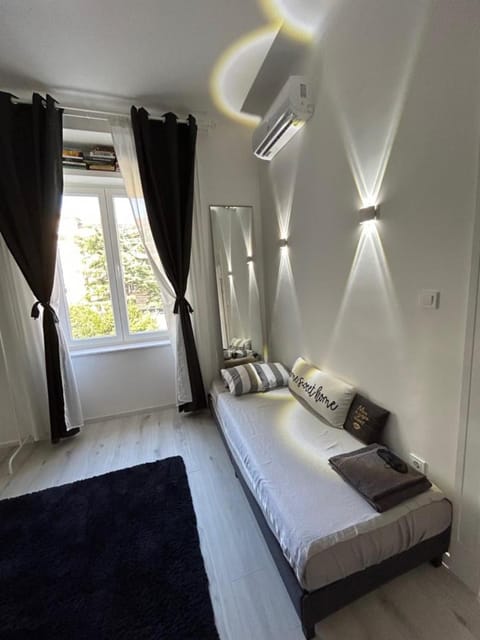 Bed, Photo of the whole room, Seating area, Bedroom, air conditioner