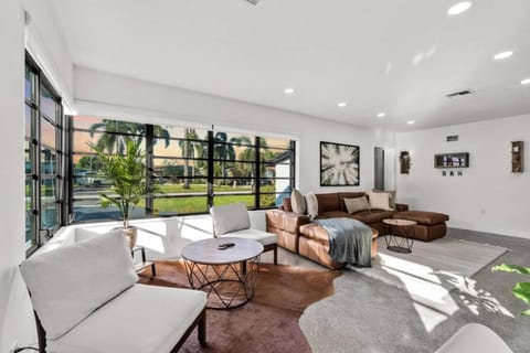 Modern Pool Home Great for Families House in Hollywood