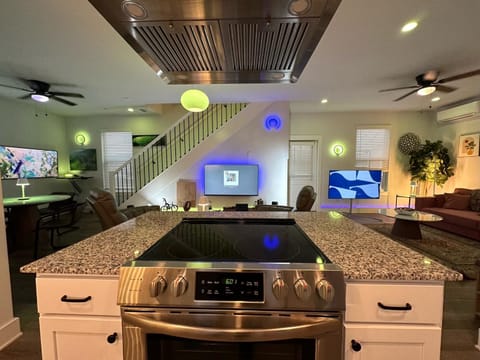 Communal lounge/ TV room, TV and multimedia, Kitchen or kitchenette, fireplace
