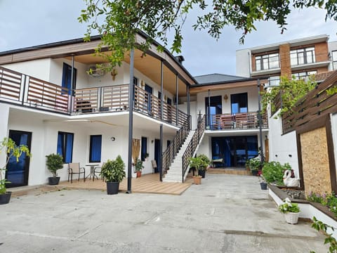 Property building, Facade/entrance, Balcony/Terrace, Inner courtyard view