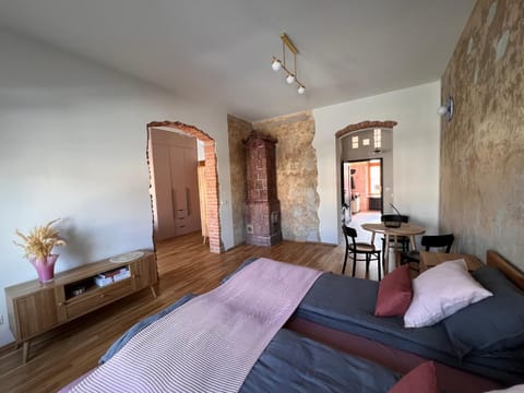 Bed, Living room, Photo of the whole room, Seating area, Bedroom