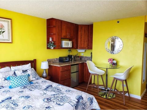 Soothing Hawaii Condo - 18F Apartment hotel in McCully-Moiliili