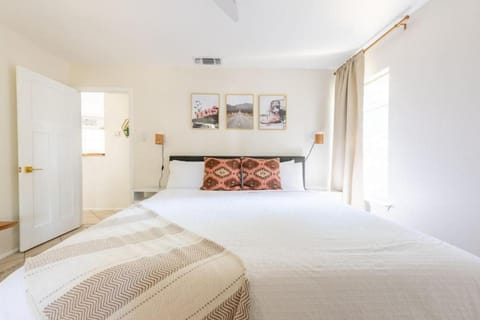 Downtown Pearl Bungalow at Beer Ranch Project House in Wimberley