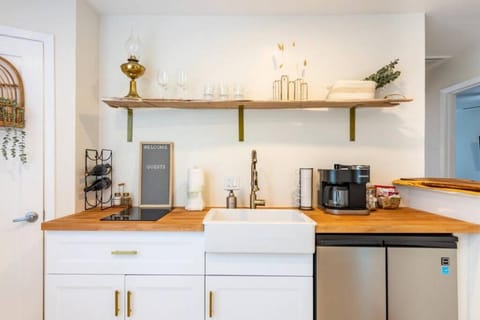 Downtown Pearl Bungalow at Beer Ranch Project House in Wimberley