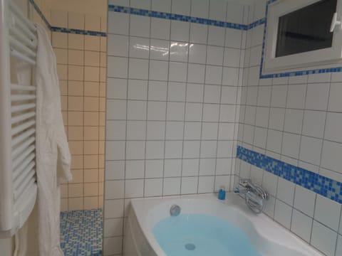 Bathroom, Decorative detail