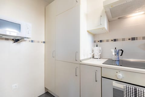 Kitchen or kitchenette, minibar, pet friendly, stove