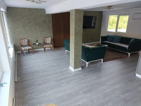 Halal-friendly luxury villa with a private pool and a beautiful garden House in Mostar