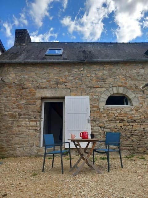 Property building, Patio, Balcony/Terrace