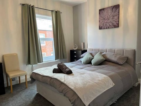 Spacious 2-Bedroom House In Stockton Heath With Free WiFi By Amazing Spaces Relocations Ltd Apartment in Warrington