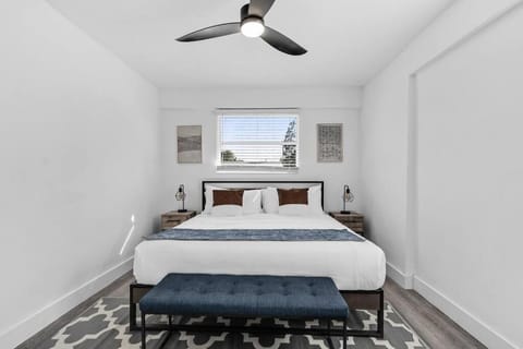 Modern Home 3 Bedrooms with Pool, 18 minutes to Ocean House in Hollywood