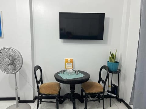 TV and multimedia, Dining area, fireplace