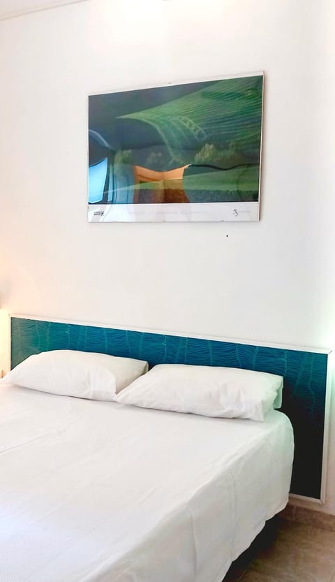 Bed, Photo of the whole room, Bedroom, fireplace, fireplace, internet, internet