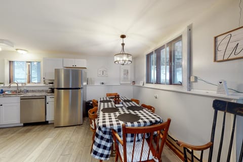 Gone Ski inn House in West Dover