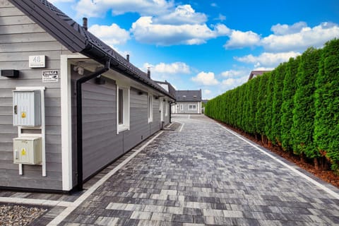 Property building, Spring, Day, Neighbourhood, Garden, Garden view, Street view