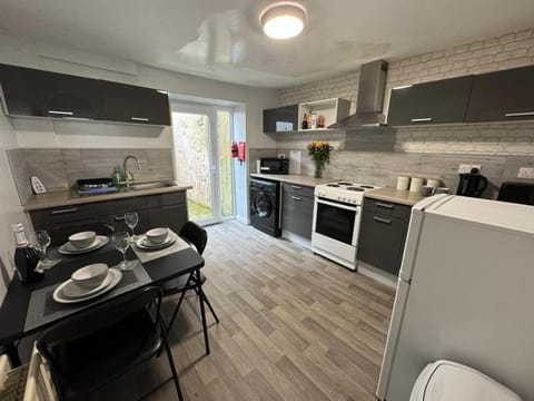 Dining area, kitchen