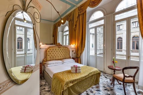 Nearby landmark, Bed, Photo of the whole room, Bedroom, On site, Landmark view