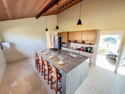 Kitchen or kitchenette, Dining area, minibar, oven, stove, toaster