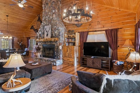 Weatherwood - Gorgeous Luxury Cabin with Spa! Cabin in Michigan