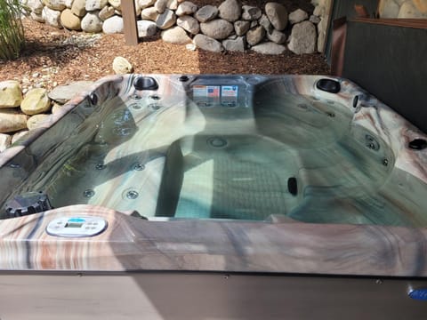 Weatherwood - Gorgeous Luxury Cabin with Spa! Cabin in Michigan