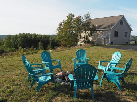 The Hilltop Retreat - Peaceful with Great Views! House in Michigan