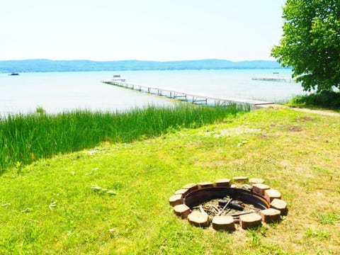 Cavalier Cottage - Private Lakefront w Kayaks! House in Lake Township