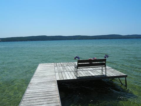 Cavalier Cottage - Private Lakefront w Kayaks! House in Lake Township