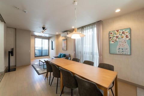 TV and multimedia, Living room, Seating area, Dining area, air conditioner