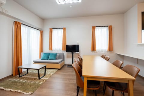 TV and multimedia, Living room, Seating area, Dining area