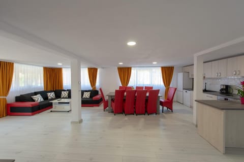 Kitchen or kitchenette, Living room, Seating area