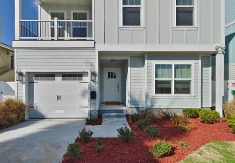 Family Beach House with Pool - Blocks From Beach House in Jacksonville Beach
