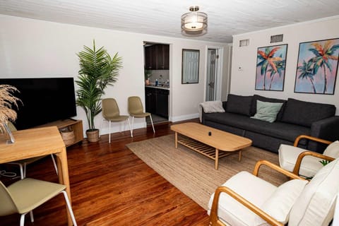 Slow Pace Beach Living - Pool - Steps from Beach House in Jacksonville Beach