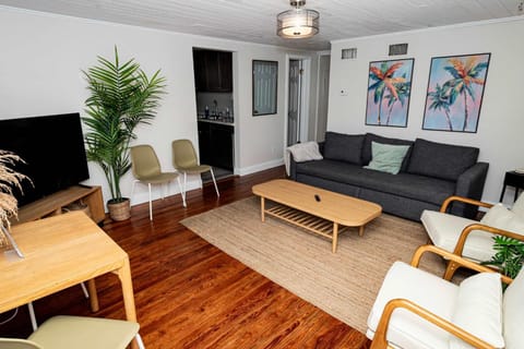 Slow Pace Beach Living - Pool - Steps from Beach House in Jacksonville Beach