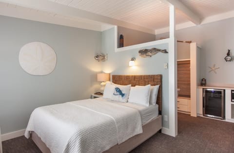 Bed, Day, Decorative detail, Decorative detail, Floor plan, On site