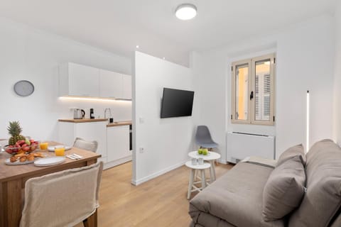 TV and multimedia, View (from property/room), Kitchen or kitchenette, Living room, Seating area, Dining area