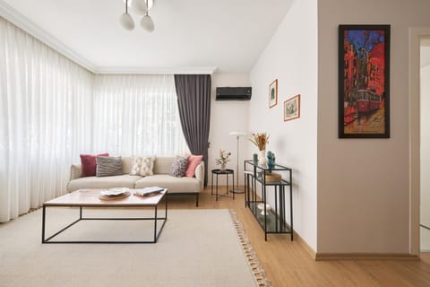 TV and multimedia, Living room, Seating area, air conditioner