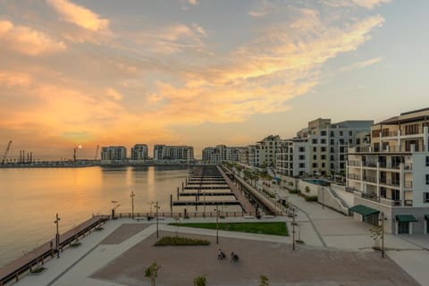 Property building, Balcony/Terrace, Sea view