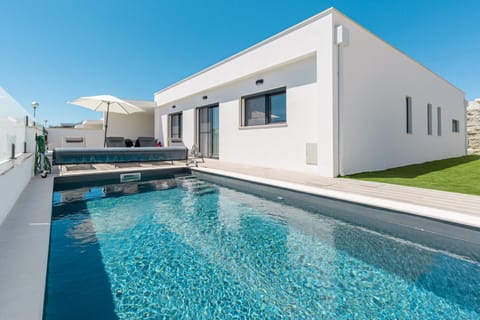 Property building, Pool view, Swimming pool, Swimming pool