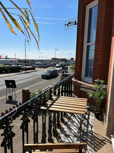 Property building, View (from property/room), Balcony/Terrace, Street view