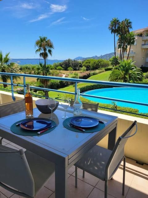 Balcony/Terrace, Balcony/Terrace, Swimming pool