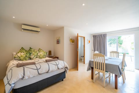 Bed, Seating area, Dining area, Bedroom